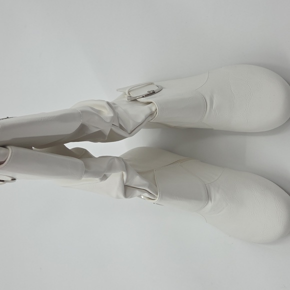 Elegant White Buckle Slouchy Boots - Picture 12 of 16